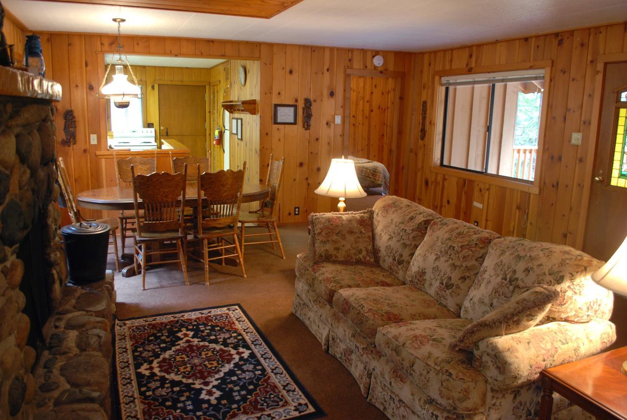 9s Pine Chalet *