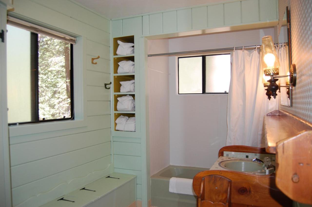 9s Pine Chalet South Wawona